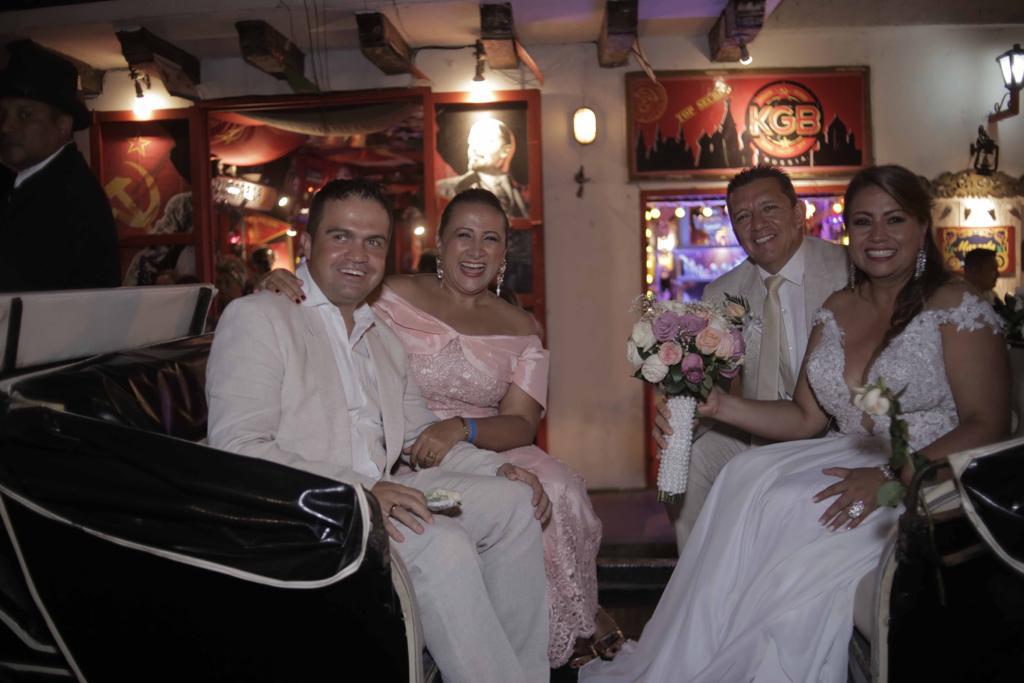 Con los padrinos: la diputada Sandra Hernández y Hernán Mauricio Parra.